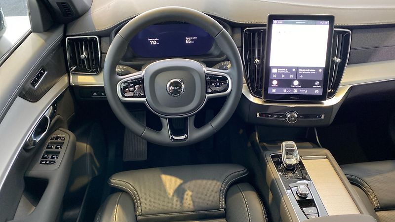 Volvo XC90 (2026) PLUS BLACK EDITION, T8 AWD, 22 - fotka 9 z 14