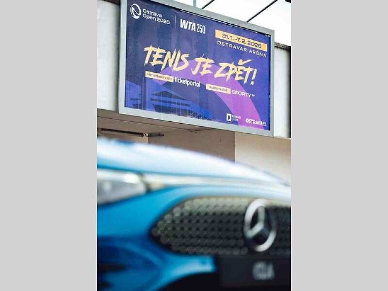 Mercedes-Benz letos odstartoval novou éru jako globální partner ženského tenisu (WTA). Své ambice v tomto sportu nyní potvrzuje i v České republice, kde v rámci ostravského turnaje představuje dvě klíčové novinky: novou generaci modelů GLB a GLC.