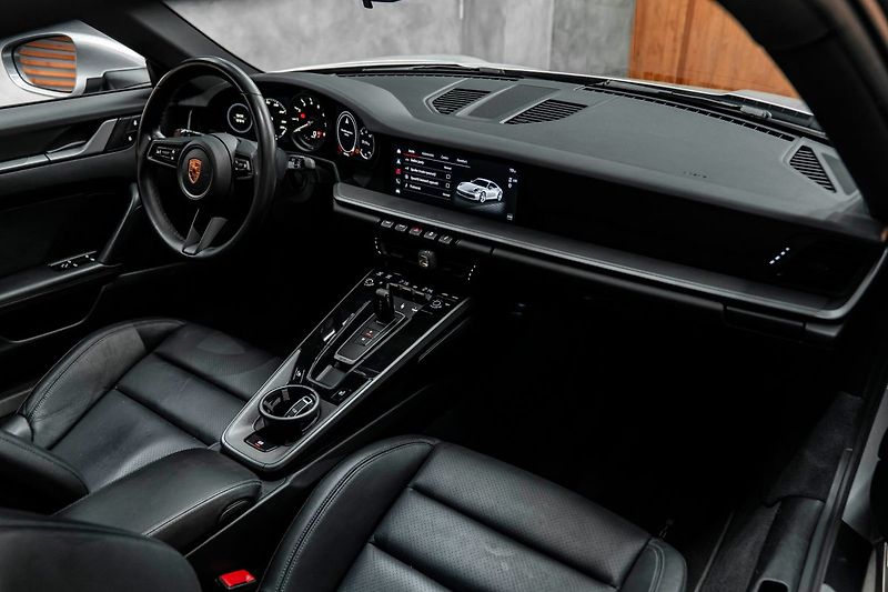 Porsche 911 - fotka 10 z 27