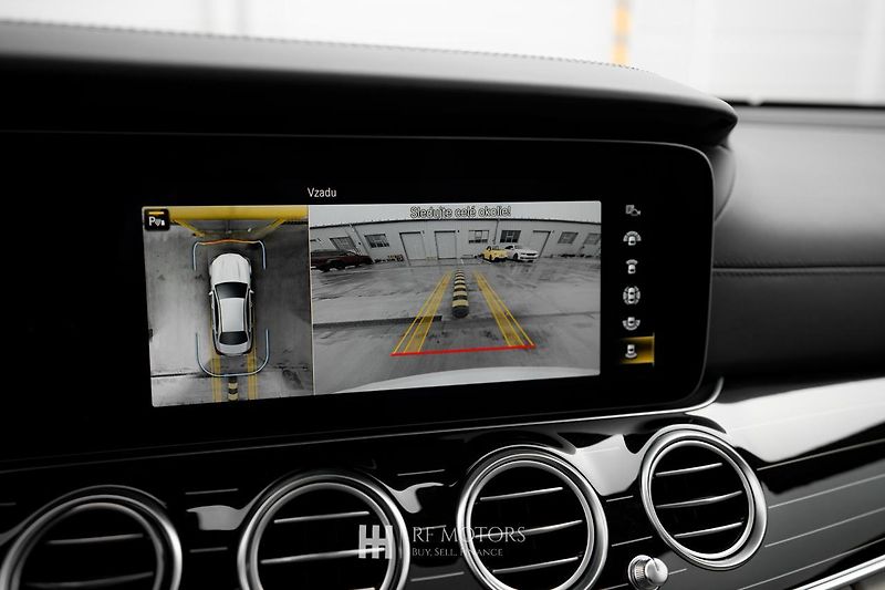 Mercedes-Benz Třídy E (2022) AMG E63 S 4MATIC 450kW - fotka 54 z 56