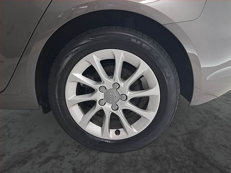 Audi A3 (2013) Attraction 1.4 TFSI - fotka 15 z 19