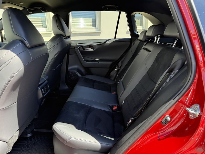 Toyota RAV4 2,5 GR SPORT - fotka 10 z 23