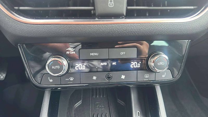 Škoda Scala Top Selection 1,0 TSI 85kW MT6 - fotka 15 z 26