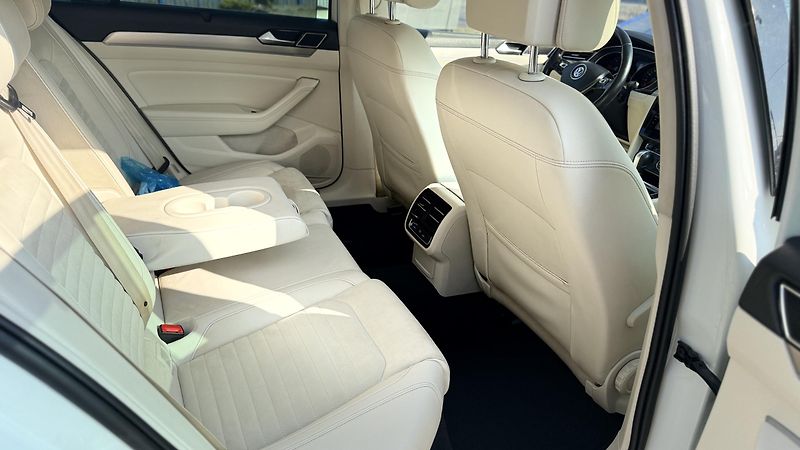 Volkswagen Passat (2019) 2.0 TDI 140kW,ČR, 4MOT DSG - fotka 35 z 48