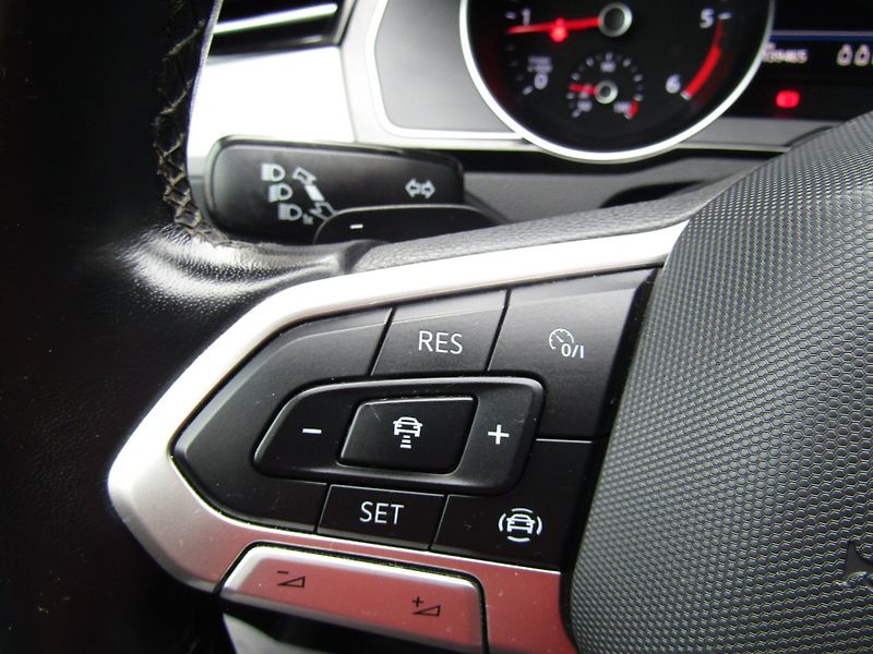 Volkswagen Passat (2021) 2.0 TDI 110kW DSG ACC - fotka 32 z 46
