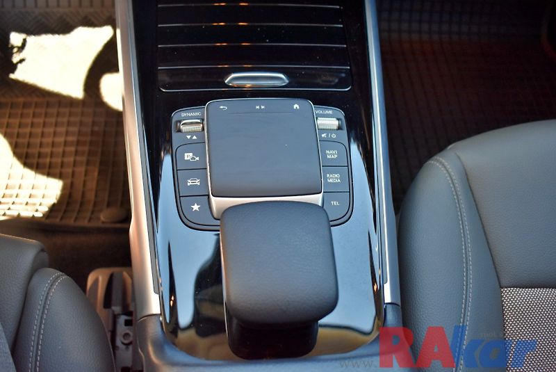 Mercedes-Benz EQB 300 4Matic - fotka 9 z 30