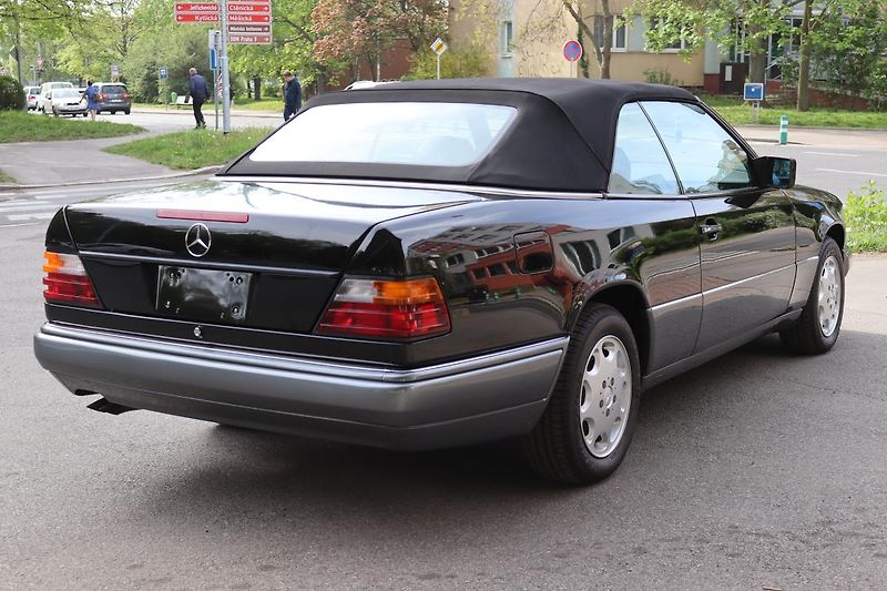 Mercedes-Benz 124 E320 CABRIO 162kW - fotka 11 z 50