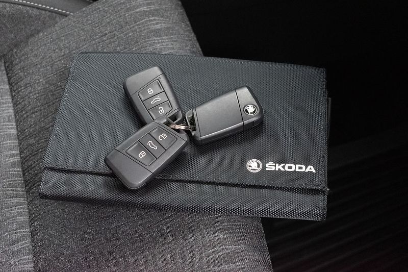 Škoda Karoq 1.5 TSI STYLE*TAŽNÉ*DPH*ČR 1.M - fotka 34 z 44