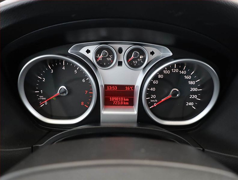 Ford Focus (2010) 1.6 16V, nová STK - fotka 8 z 11