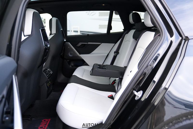 BMW M5 (2026) Touring xDrive M Drive,Pano - fotka 6 z 36
