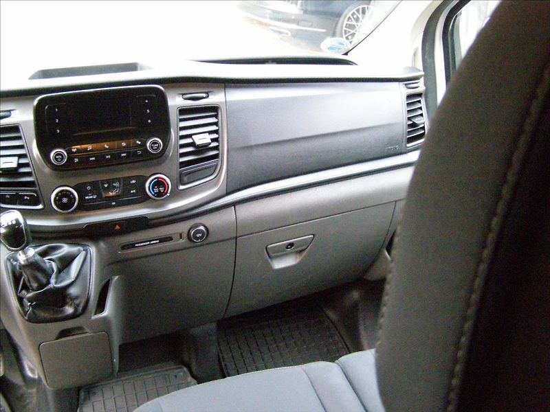 Ford Tourneo Custom 2,0   MINIBUS CUSTOM Facelift - fotka 21 z 28