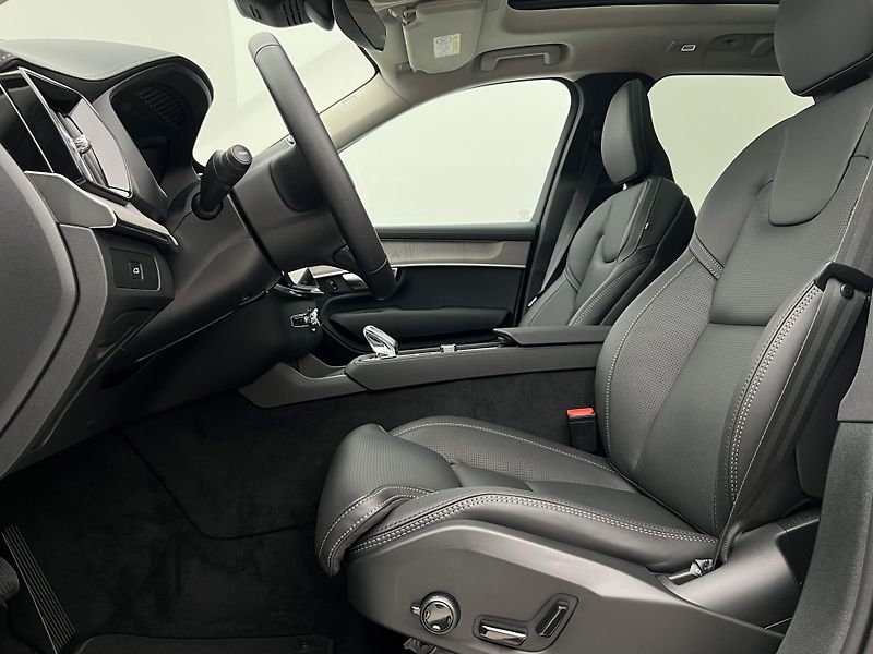 Volvo XC90 (2026) B5 AWD DARK PLUS - fotka 3 z 47