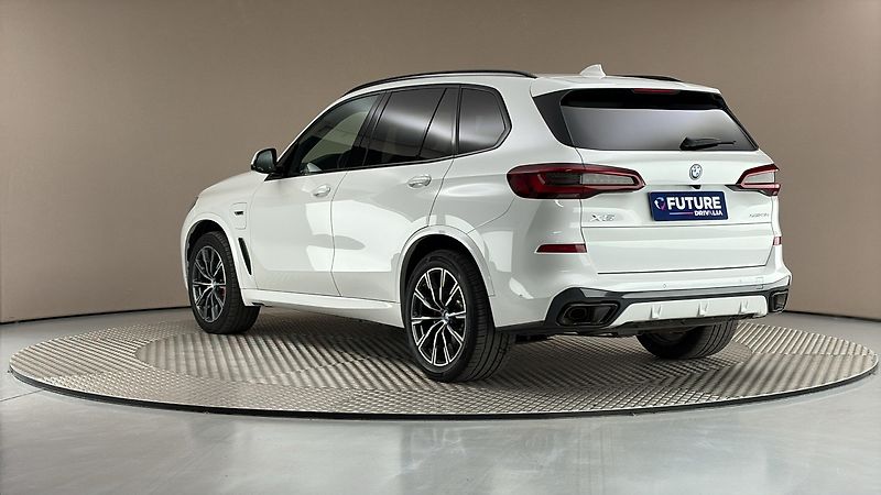 BMW X5 45e AUT xDrive M-paket - fotka 2 z 30