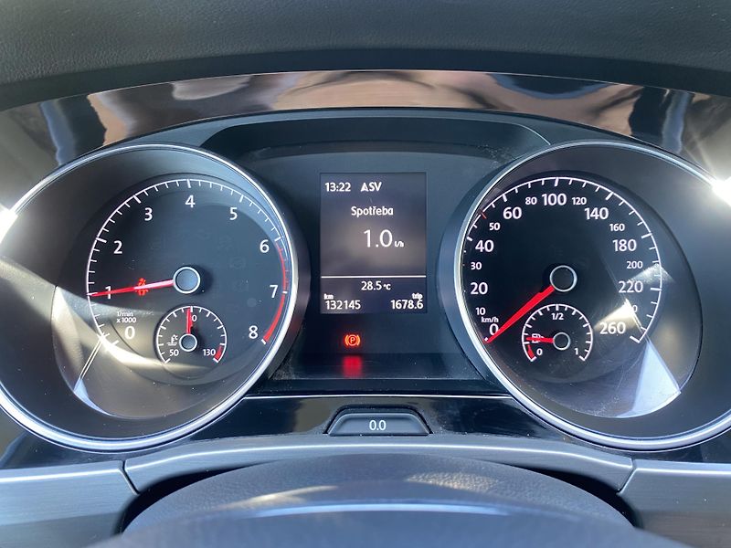 Volkswagen Touran 1.4 TSI 110kW- 1xMAJ.- 7 MÍST - fotka 17 z 42