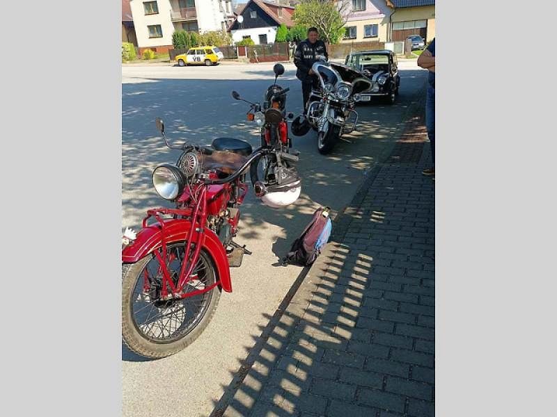 Motory, co něco pamatují. Tak to vypadalo v Jiřících na prvního máje. Podívejte se.