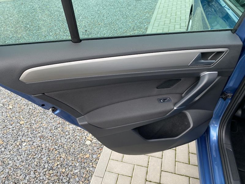 Volkswagen Golf Sportsvan 1.4 TSI 92kW- ALU - PDC -TAŽNÉ - fotka 31 z 46