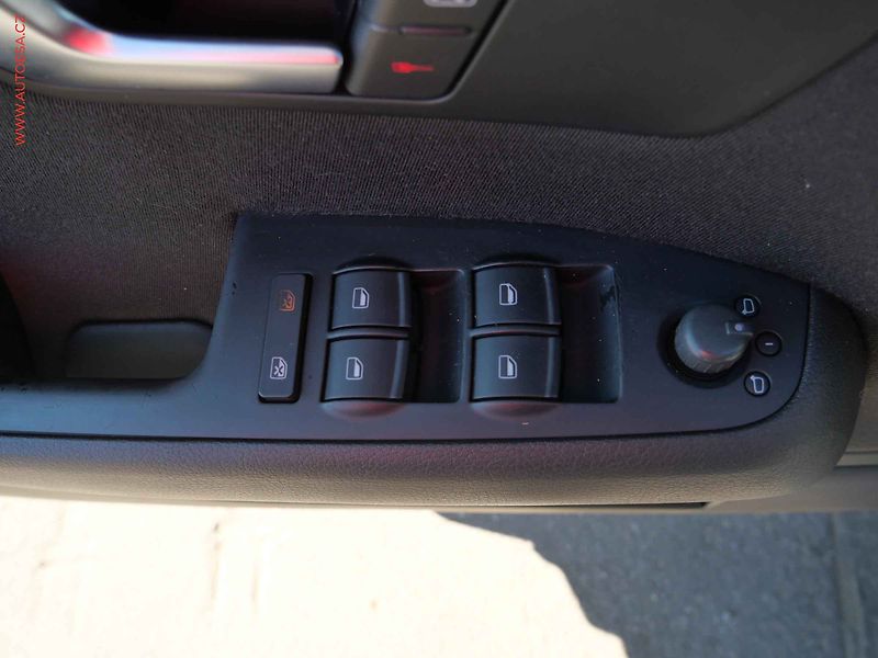 Audi A4 (2007) 2.0TDi Avant, ČR, AC, xenon - fotka 11 z 18