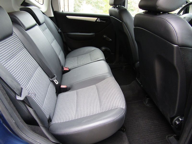 Mercedes-Benz Třídy A (2007) CDI 80kW AUTOMAT - fotka 26 z 48