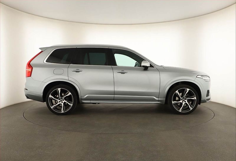 Volvo XC90 (2018) R-Design D5 AWD Polestar - fotka 6 z 18