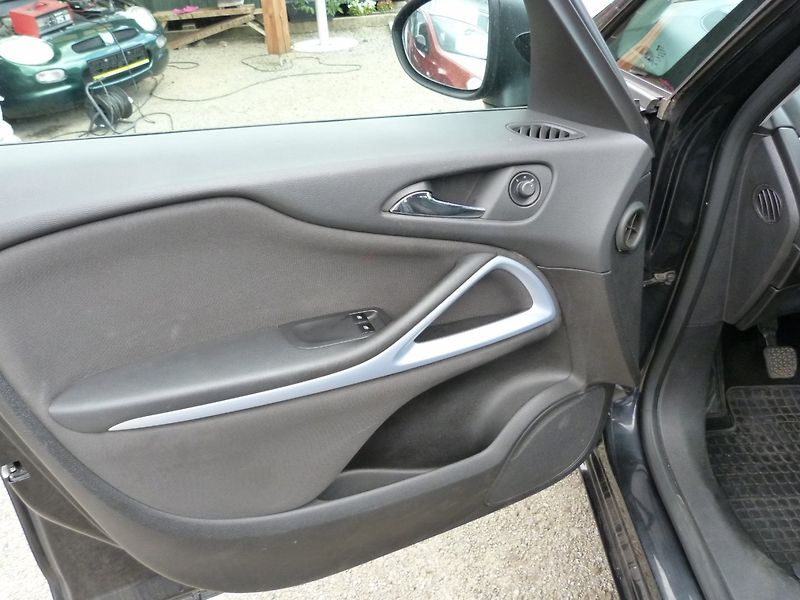 Opel Zafira 1.4 Turbo Edition - fotka 15 z 17