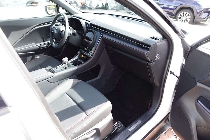 Lexus LBX 1.5 HEV Emotion Advanced FWD - fotka 13 z 34