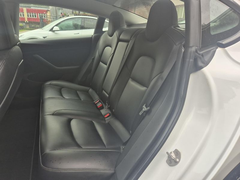 Tesla Model 3 STANDART RANGE 208kw SOH 93,6% - fotka 41 z 47
