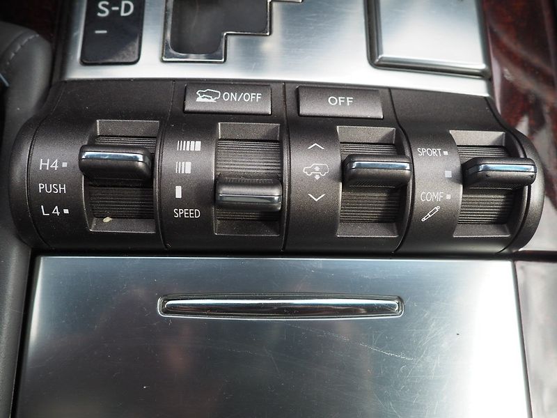 Lexus LX 570 (2009) 5.7i  LPG - fotka 36 z 39
