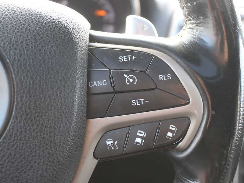Jeep Grand Cherokee 3.0 V6 TURBO DI, NAVIGACE, PAN - fotka 15 z 22