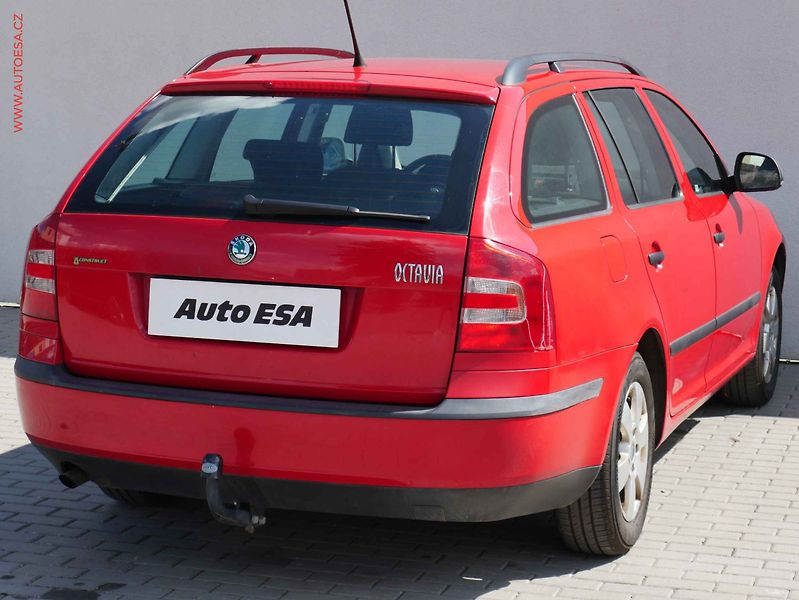 Škoda Octavia (2012) 1.6i, AC, tažné - fotka 4 z 16