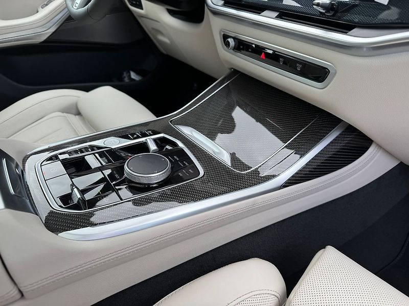 BMW X7 xDrive 40d - fotka 22 z 24