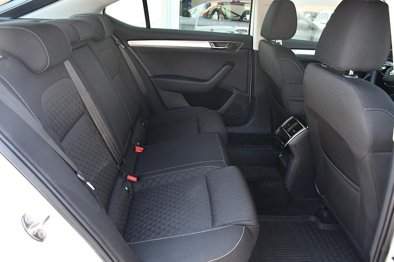 Škoda Superb 1.5TSi 110kW MT CARPLAY  - fotka 17 z 51