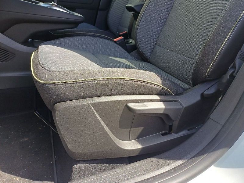 Mitsubishi Grandis INTENSE+ 1.3 DI-T MILD HYBRID - fotka 7 z 20