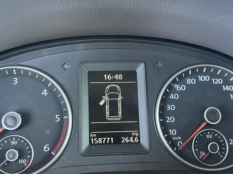 Volkswagen Touran (2014) 2.0TDi WEBASTO,NAVI,SERVIS - fotka 11 z 17