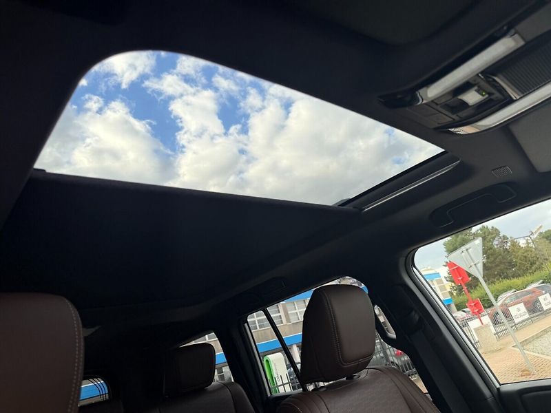 Toyota Land Cruiser MC 2027 EXECUTIVE Skyview 2.8D - fotka 8 z 13