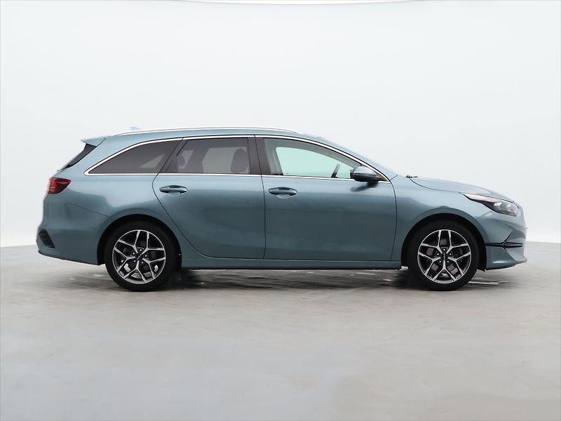 Kia Ceed SW 1,5 T-GDI 117kW GT-Line CZ DPH - fotka 8 z 38