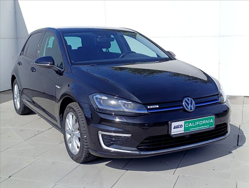 Volkswagen e-Golf 0,0 100kW,tep.čerpadlo,Navi,LE - fotka 4 z 35