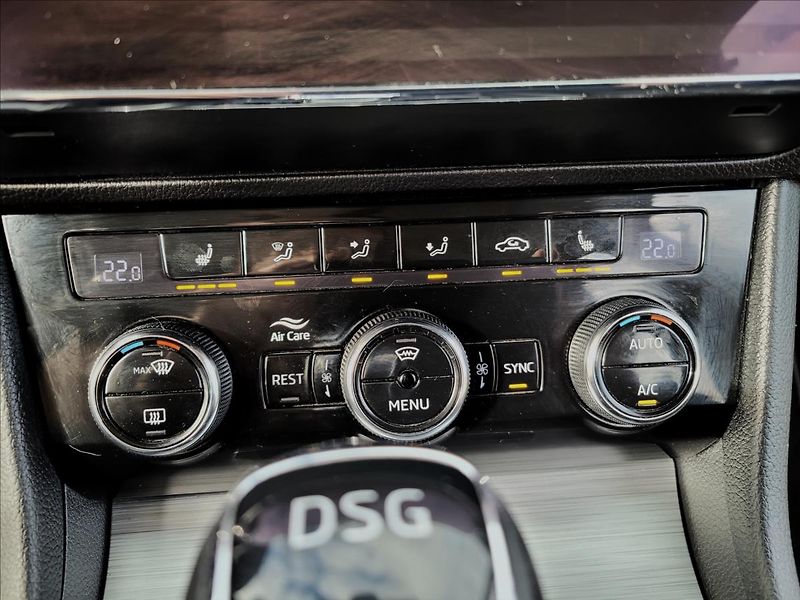 Škoda Superb 1,4 TSI,PHEV,DSG,LED,NAVI,VÝHŘ - fotka 34 z 47