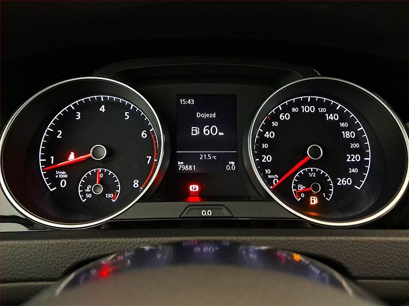Volkswagen Golf (2017) R-Line 1.2 TSI, Park. senzory - fotka 11 z 16