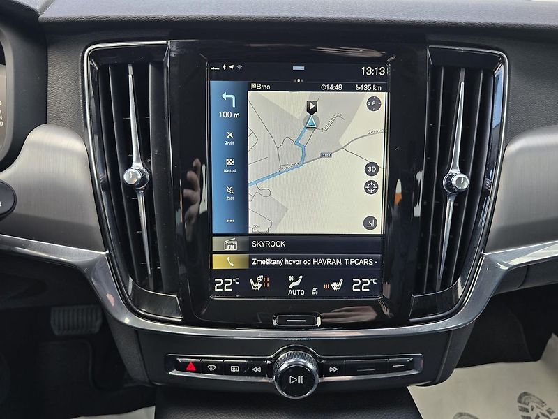 Volvo V90 D4 2,0 140kW 4x4 DPH MOMENTUM - fotka 16 z 45