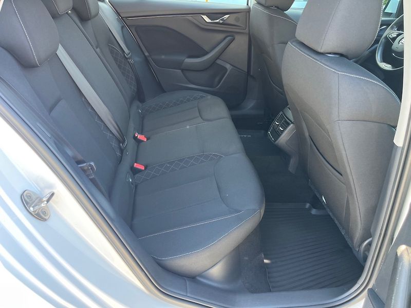 Škoda Kamiq (2023) 1.0 TSI - fotka 14 z 17