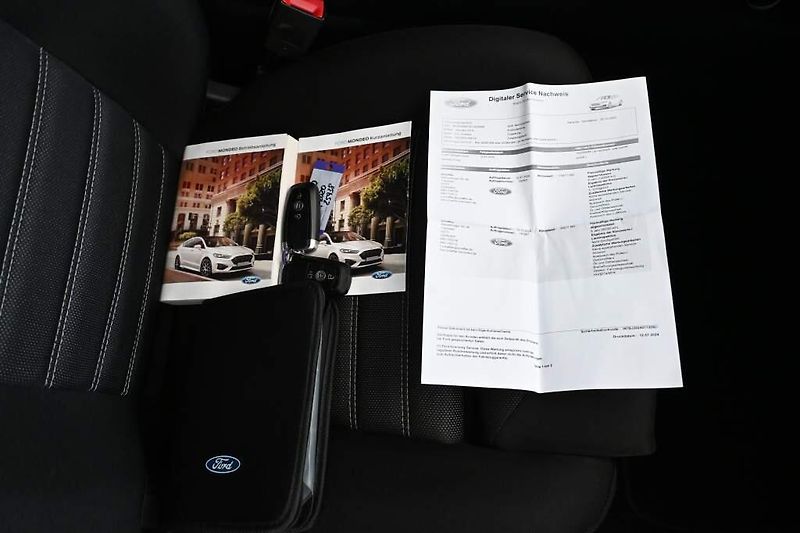 Ford Mondeo (2020) 2.0 4x4 140 KW LED ACC SONY 8A - fotka 32 z 37