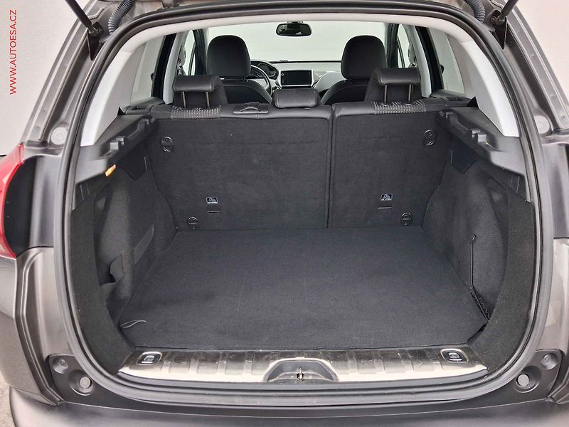 Peugeot 2008 (2019) 1.2 PT, Allure, AT, TZ, navi - fotka 7 z 19