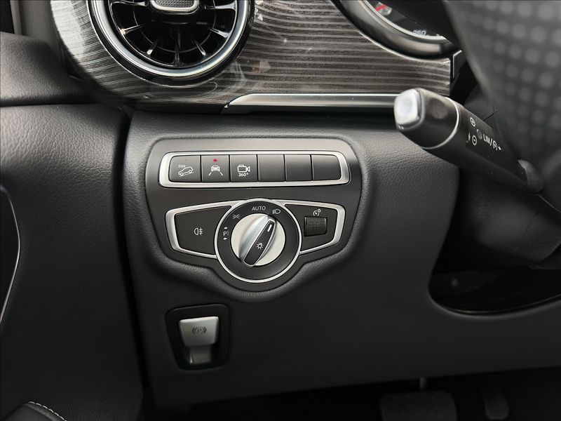 Mercedes-Benz Třídy V 300d L 4MATIC - fotka 16 z 28