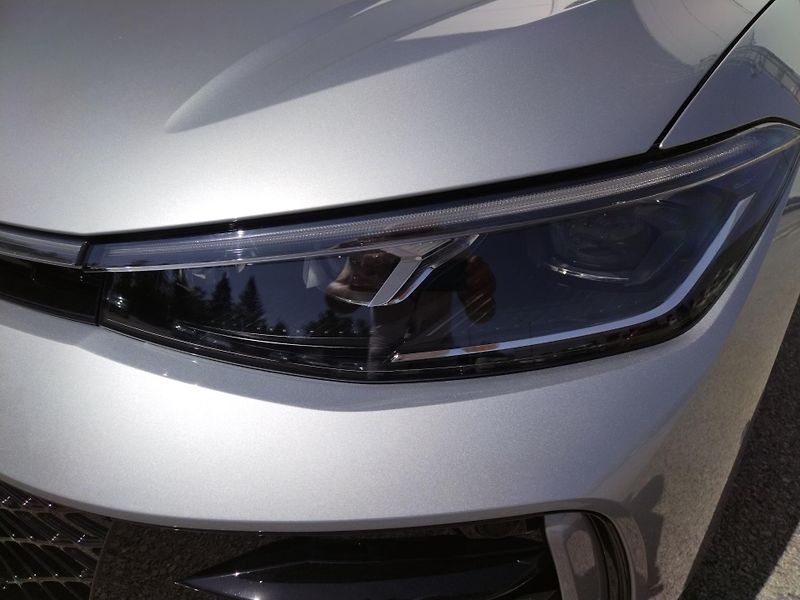 Volkswagen Passat R-Line 2,0 TSI 150 kW - fotka 23 z 28