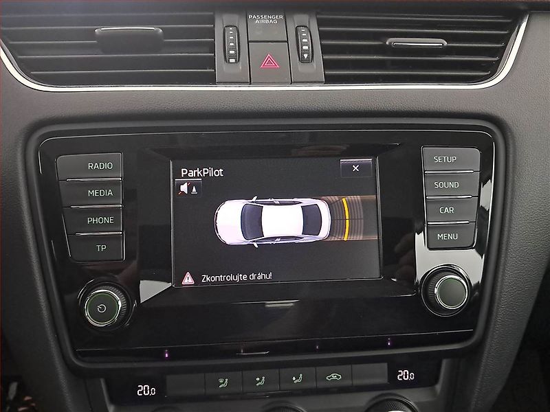 Škoda Octavia (2013) 2.0 TDI, Automat, Xenony - fotka 16 z 19