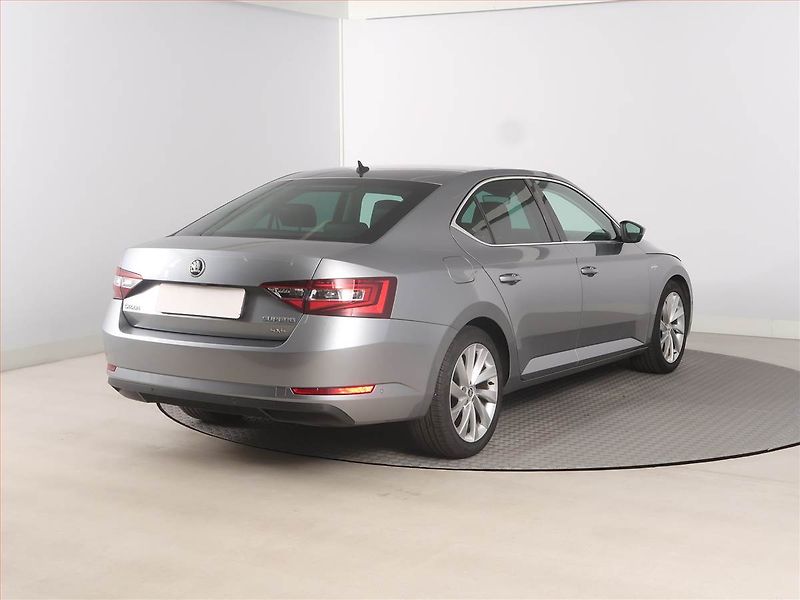 Škoda Superb (2016) Laurin&Klement 2.0 TDI, 4X4 - fotka 5 z 13