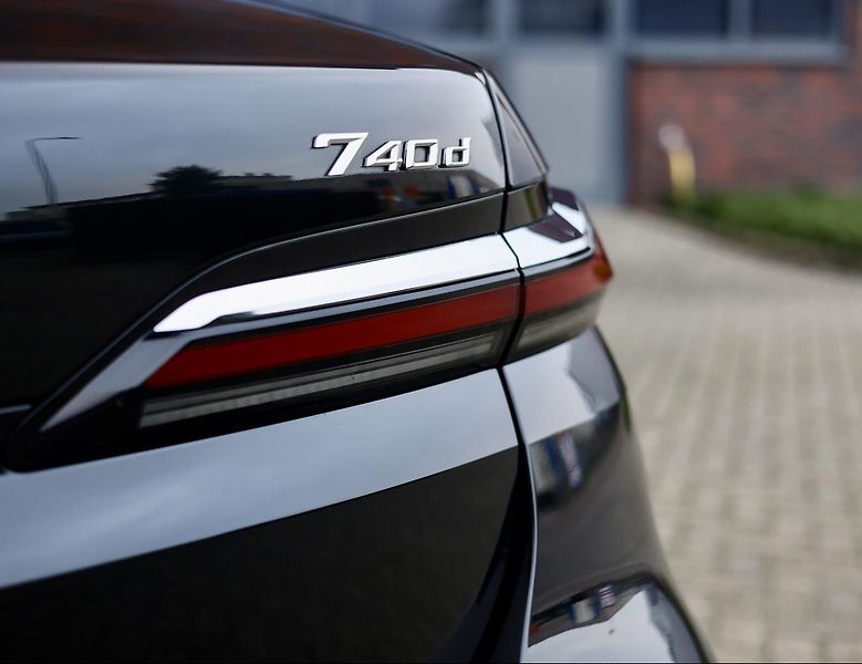 BMW Řada 7 (2023) 740d M SPORT xDrive - fotka 7 z 48