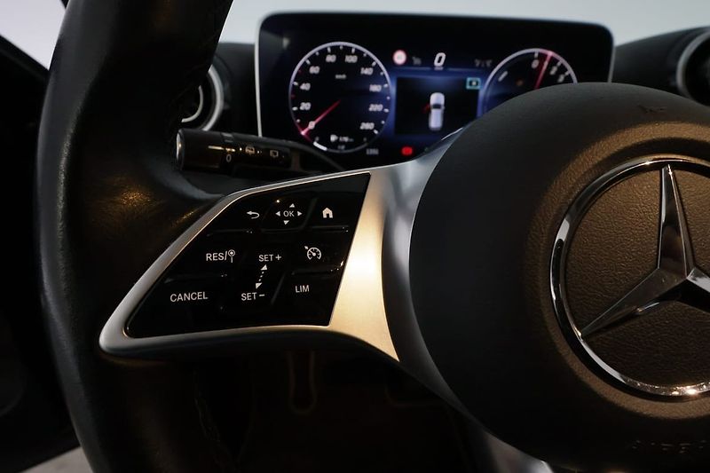 Mercedes-Benz Třídy C 300e Avantgarde Kamera Tažné - fotka 15 z 30