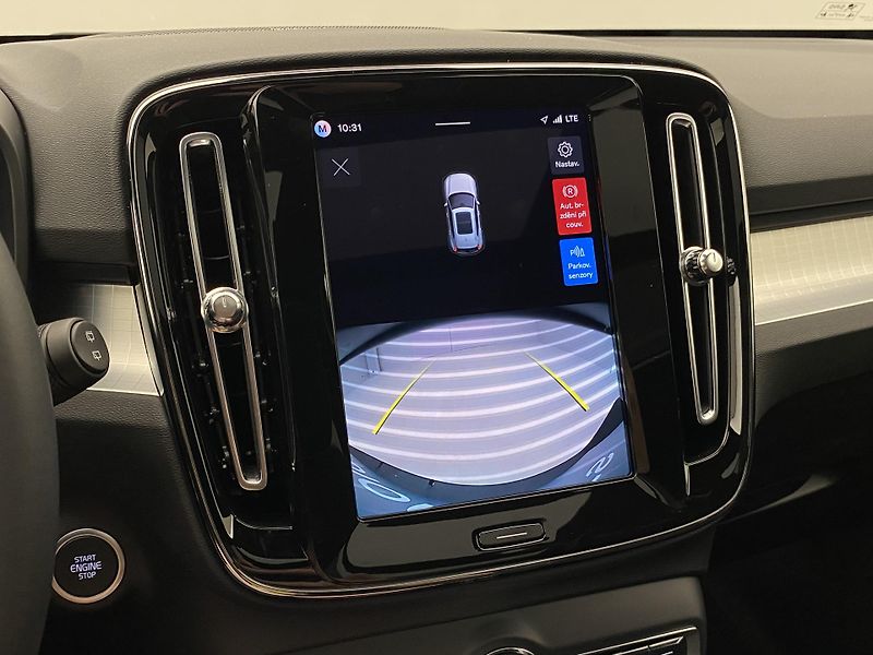 Volvo XC40 (2026) B3 AUT DARK PLUS - fotka 58 z 58