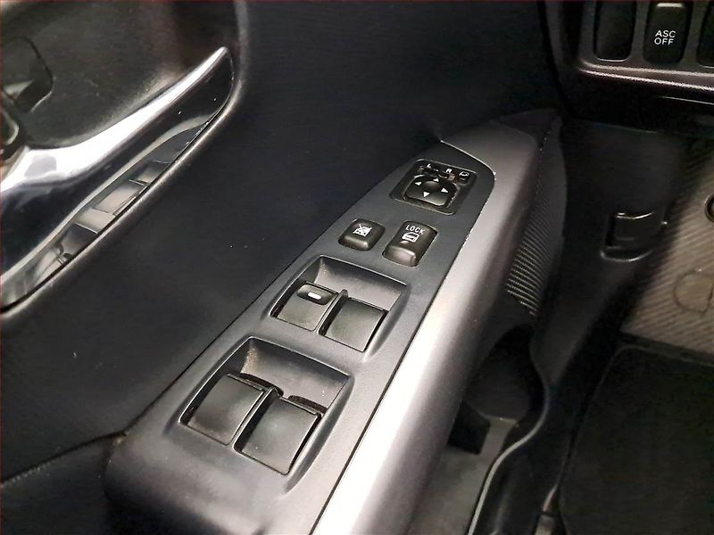 Mitsubishi Outlander (2007) 2.0 DI-D, 4X4, 7 míst - fotka 15 z 20